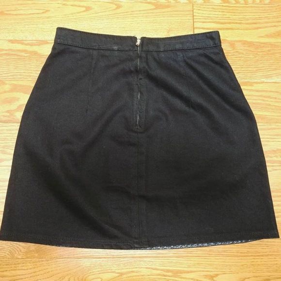 TOPSHOP Moto snake skin denim skirt, size 25 waist - Picture 4 of 4